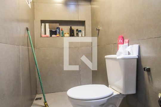 Banheiro da Suíte de casa para alugar com 2 quartos, 200m² em Vila Sao Luiz (valparaizo), Barueri
