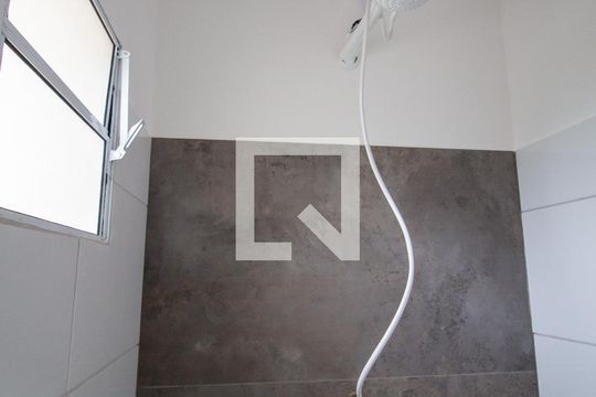 Banheiro de kitnet/studio para alugar com 1 quarto, 20m² em Vila Castilho, Votorantim