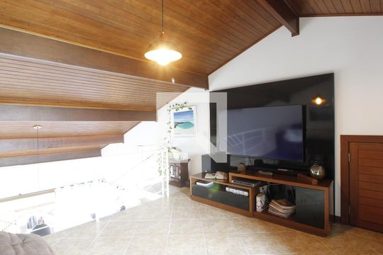 Casa de Condomínio para alugar com 4 quartos, 256m² em São Cristóvão, Cabo Frio