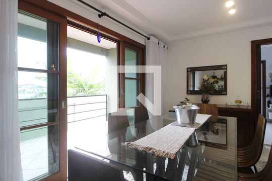 Casa de Condomínio para alugar com 4 quartos, 256m² em São Cristóvão, Cabo Frio