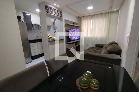 Sala de apartamento à venda com 2 quartos, 46m² em Itaquera, São Paulo