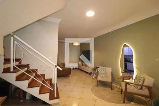 Casa à venda com 3 quartos, 120m² em Vila Scarpelli, Santo André