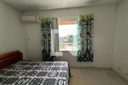 Quarto 1 de casa à venda com 4 quartos, 200m² em Vila Valqueire, Rio de Janeiro