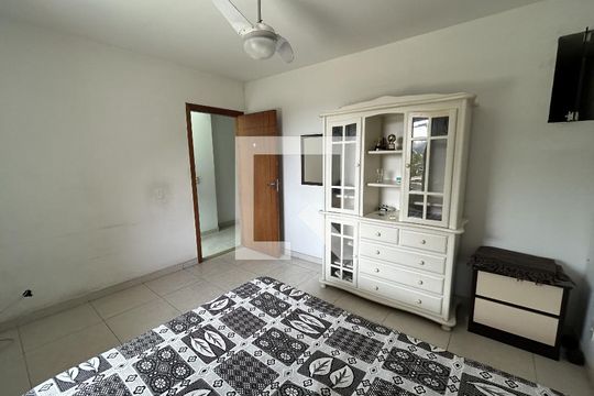 Quarto 1 de casa à venda com 4 quartos, 200m² em Vila Valqueire, Rio de Janeiro