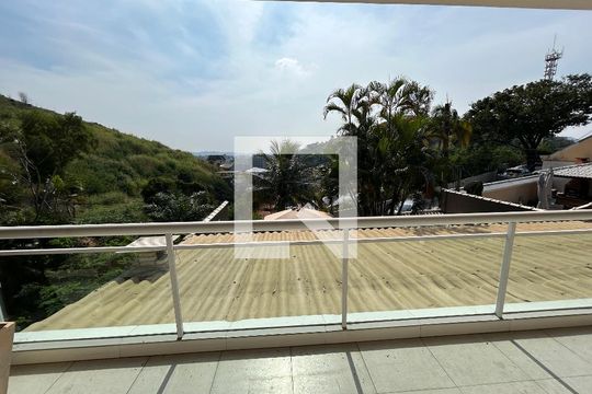 Vista do Quarto 1 de casa à venda com 4 quartos, 200m² em Vila Valqueire, Rio de Janeiro