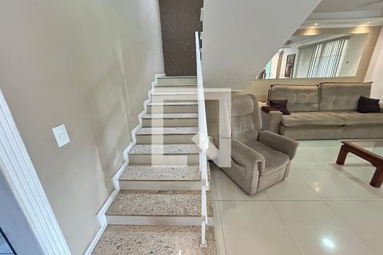Casa à venda com 4 quartos, 200m² em Vila Valqueire, Rio de Janeiro
