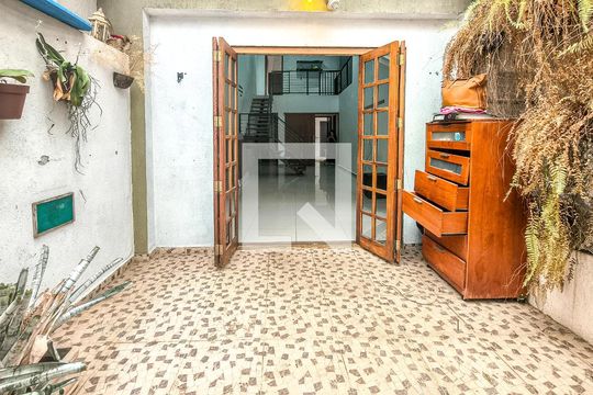 Sala de casa para alugar com 3 quartos, 257m² em Vila Friburgo, São Paulo