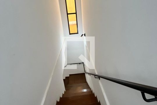 Escada de casa à venda com 3 quartos, 280m² em Presidente Altino, Osasco