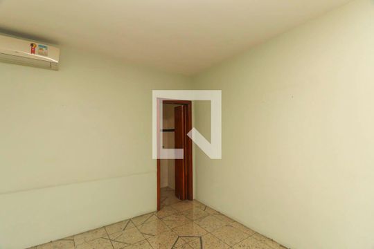 Suite de casa para alugar com 5 quartos, 212m² em Vila Ema, São Paulo