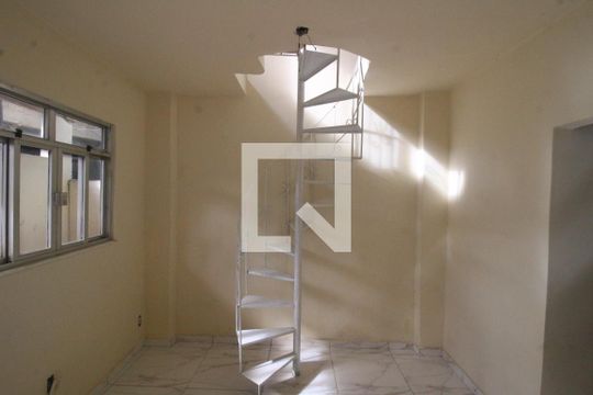 Sala de casa para alugar com 1 quarto, 90m² em Santos Dumont, Nilópolis