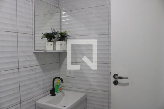 Banheiro de kitnet/studio para alugar com 1 quarto, 25m² em Lapa, São Paulo