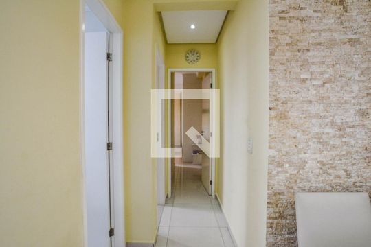 Corredor de apartamento à venda com 2 quartos, 55m² em Vila Curuçá, Santo André