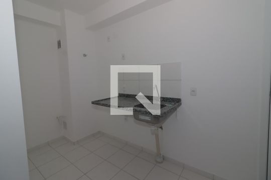 Sala/Cozinha de apartamento à venda com 2 quartos, 37m² em Rochdale, Osasco