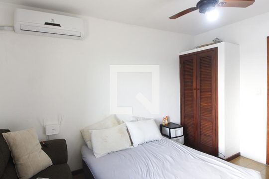 Quarto 1 de casa de condomínio para alugar com 2 quartos, 80m² em Ogiva, Cabo Frio