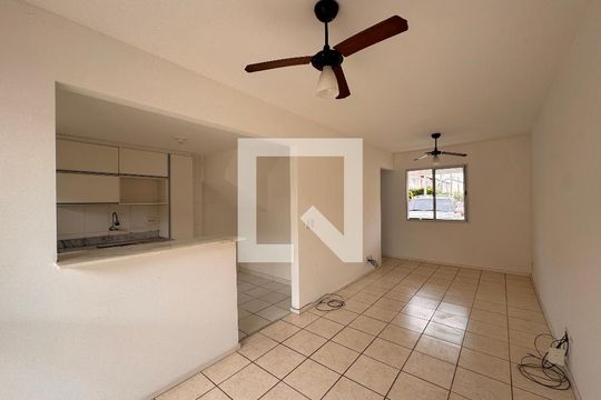 Sala de casa à venda com 3 quartos, 84m² em Vargem Pequena, Rio de Janeiro
