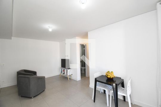 Sala/Cozinha de apartamento à venda com 2 quartos, 75m² em Boa Vista, Curitiba