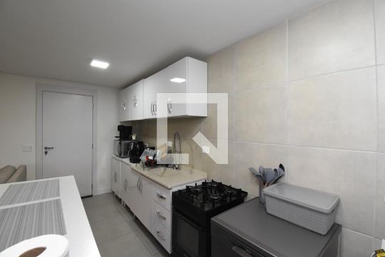 Sala/Cozinha de apartamento à venda com 2 quartos, 75m² em Boa Vista, Curitiba