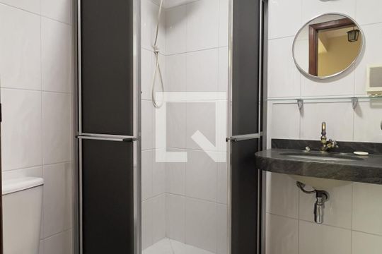 Banheiro da Edícula de casa para alugar com 3 quartos, 575m² em Vila Galvão, Guarulhos