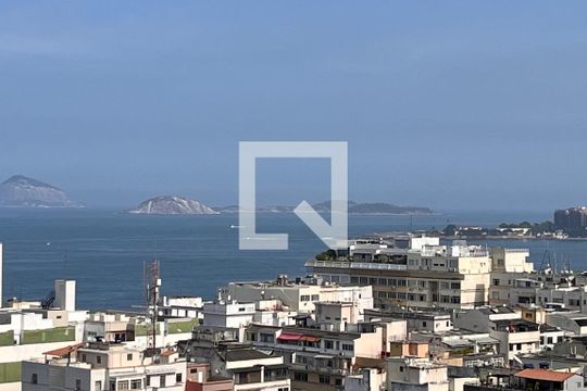 Vista da sala  de apartamento à venda com 1 quarto, 80m² em Copacabana, Rio de Janeiro