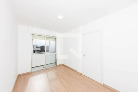 Quarto de apartamento para alugar com 1 quarto, 46m² em Farroupilha, Porto Alegre