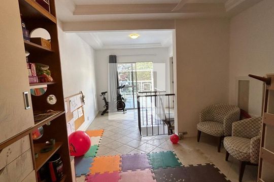 Apartamento para alugar com 4 quartos, 154m² em Nogueira, Petrópolis