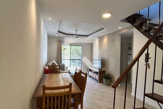Apartamento para alugar com 4 quartos, 154m² em Nogueira, Petrópolis