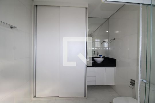 Quarto 1 - Banheiro de casa à venda com 3 quartos, 350m² em Carandiru, São Paulo