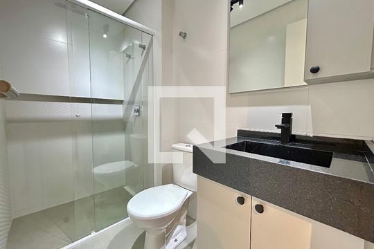 Banheiro de apartamento para alugar com 1 quarto, 31m² em Trindade, Florianópolis