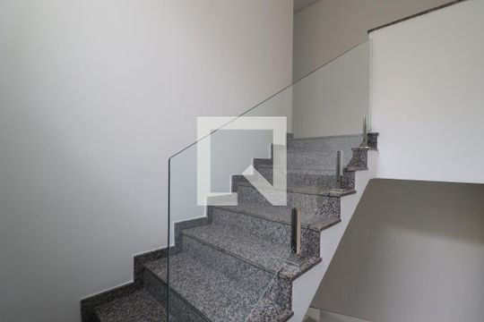Escada de casa para alugar com 3 quartos, 300m² em Campestre, Santo André