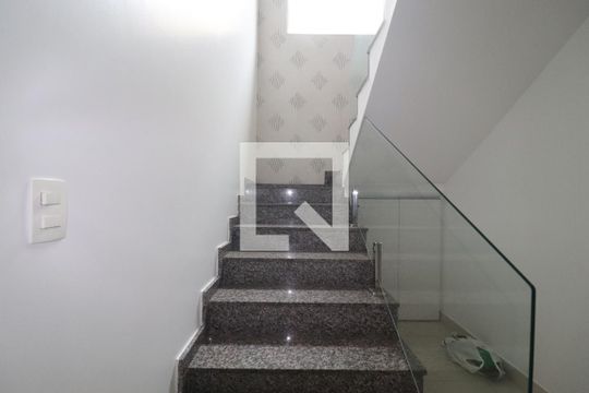 Escada de casa para alugar com 3 quartos, 300m² em Campestre, Santo André