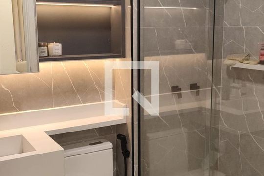 Banheiro de apartamento à venda com 2 quartos, 44m² em Ponte Sao Joao, Jundiaí