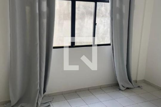 Quarto de apartamento para alugar com 2 quartos, 96m² em Itapuã, Salvador