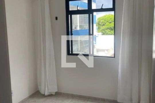Quarto de apartamento para alugar com 2 quartos, 96m² em Itapuã, Salvador