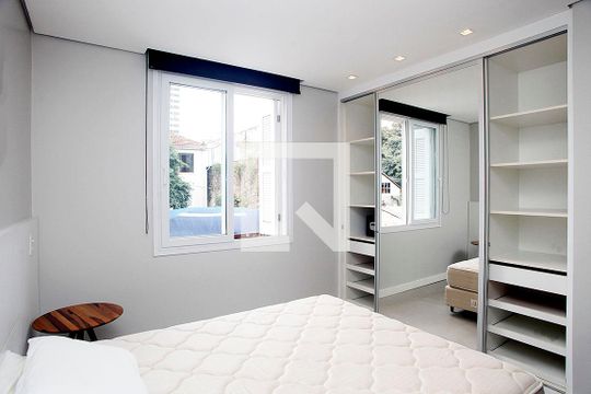 Quarto de kitnet/studio à venda com 1 quarto, 51m² em Floresta, Porto Alegre