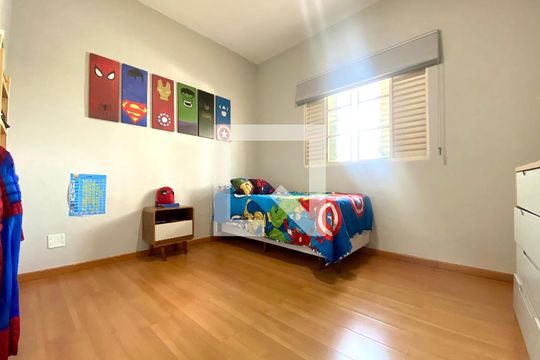 Quarto 2 de casa à venda com 3 quartos, 500m² em Trevo, Belo Horizonte
