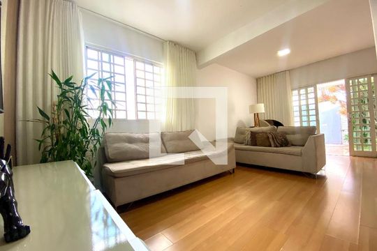 Sala de casa à venda com 3 quartos, 500m² em Trevo, Belo Horizonte