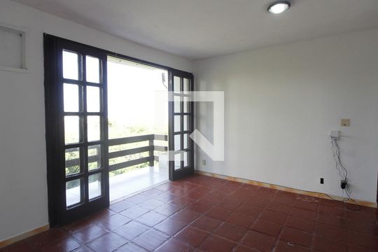 Sala de apartamento para alugar com 2 quartos, 55m² em Ogiva, Cabo Frio