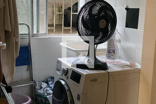 Cozinha de apartamento para alugar com 2 quartos, 45m² em Coqueiros, Florianópolis