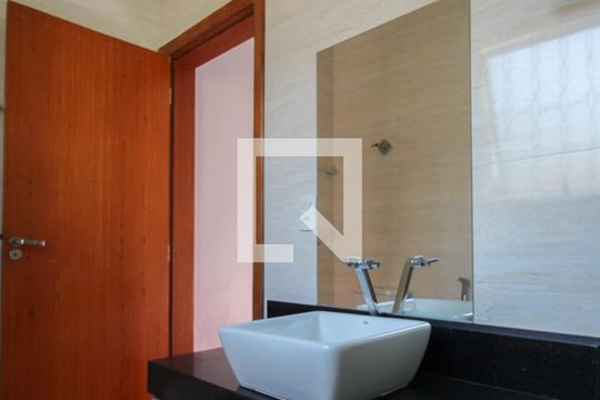 Banheiro da Suíte de casa para alugar com 3 quartos, 477m² em Planalto, Belo Horizonte