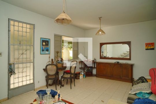 Sala de casa para alugar com 4 quartos, 480m² em Recanto de Itaipuaçu, Maricá