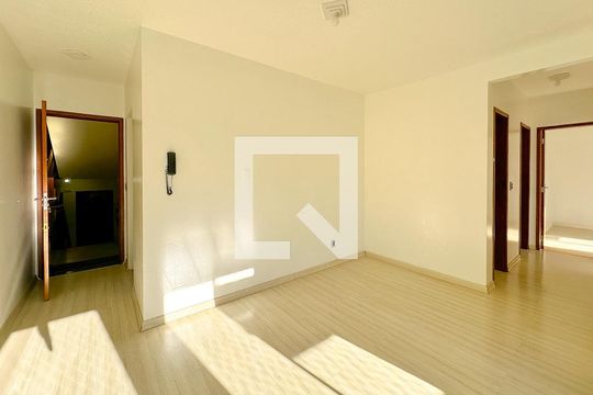Sala  de apartamento para alugar com 3 quartos, 52m² em Serraria, São José