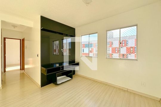 Sala  de apartamento para alugar com 3 quartos, 52m² em Serraria, São José