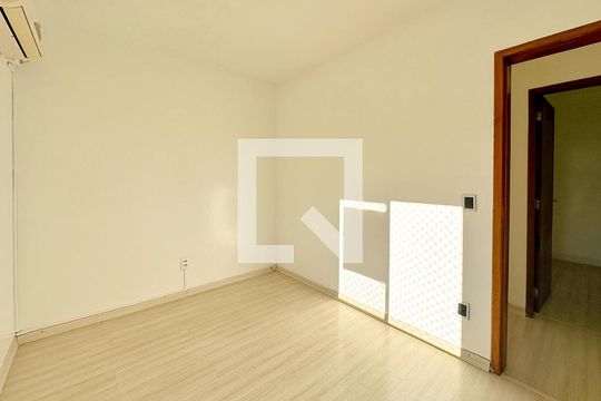 Quarto 1 de apartamento para alugar com 3 quartos, 52m² em Serraria, São José