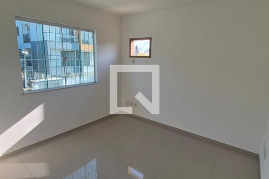 Sala de casa de condomínio para alugar com 4 quartos, 126m² em Nova Esperança, Rio das Ostras