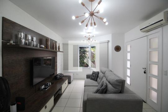 Sala 1 de casa de condomínio para alugar com 3 quartos, 160m² em Freguesia (jacarepaguá), Rio de Janeiro