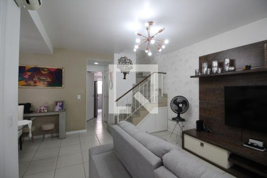 Sala 1 de casa de condomínio para alugar com 3 quartos, 160m² em Freguesia (jacarepaguá), Rio de Janeiro