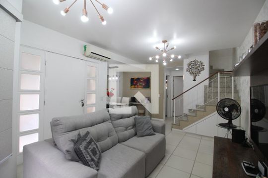 Sala 1 de casa de condomínio para alugar com 3 quartos, 160m² em Freguesia (jacarepaguá), Rio de Janeiro