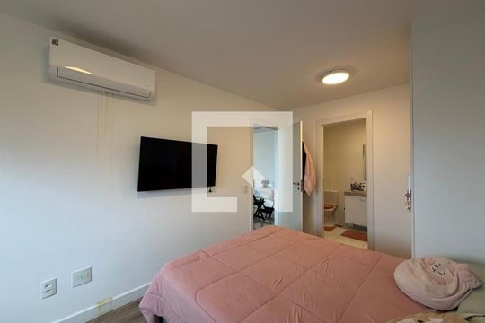 Suíte 1 de apartamento para alugar com 2 quartos, 77m² em Barra Olímpica, Rio de Janeiro