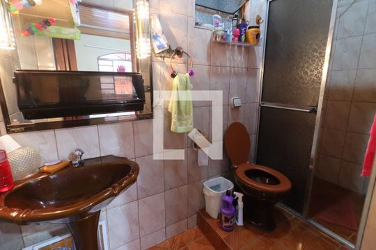 Banheiro de casa à venda com 5 quartos, 400m² em Veloso, Osasco