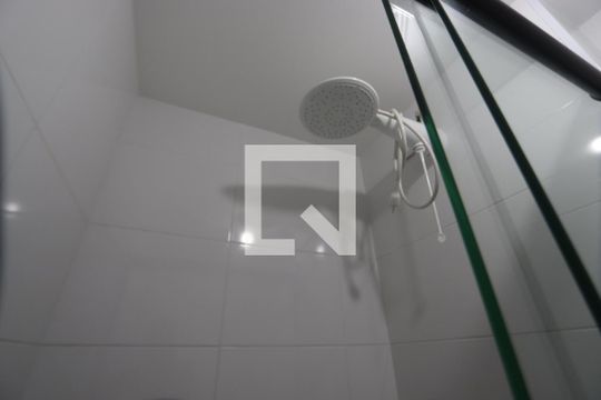 Banheiro de apartamento para alugar com 1 quarto, 25m² em Cidade Satelite Santa Barbara, São Paulo